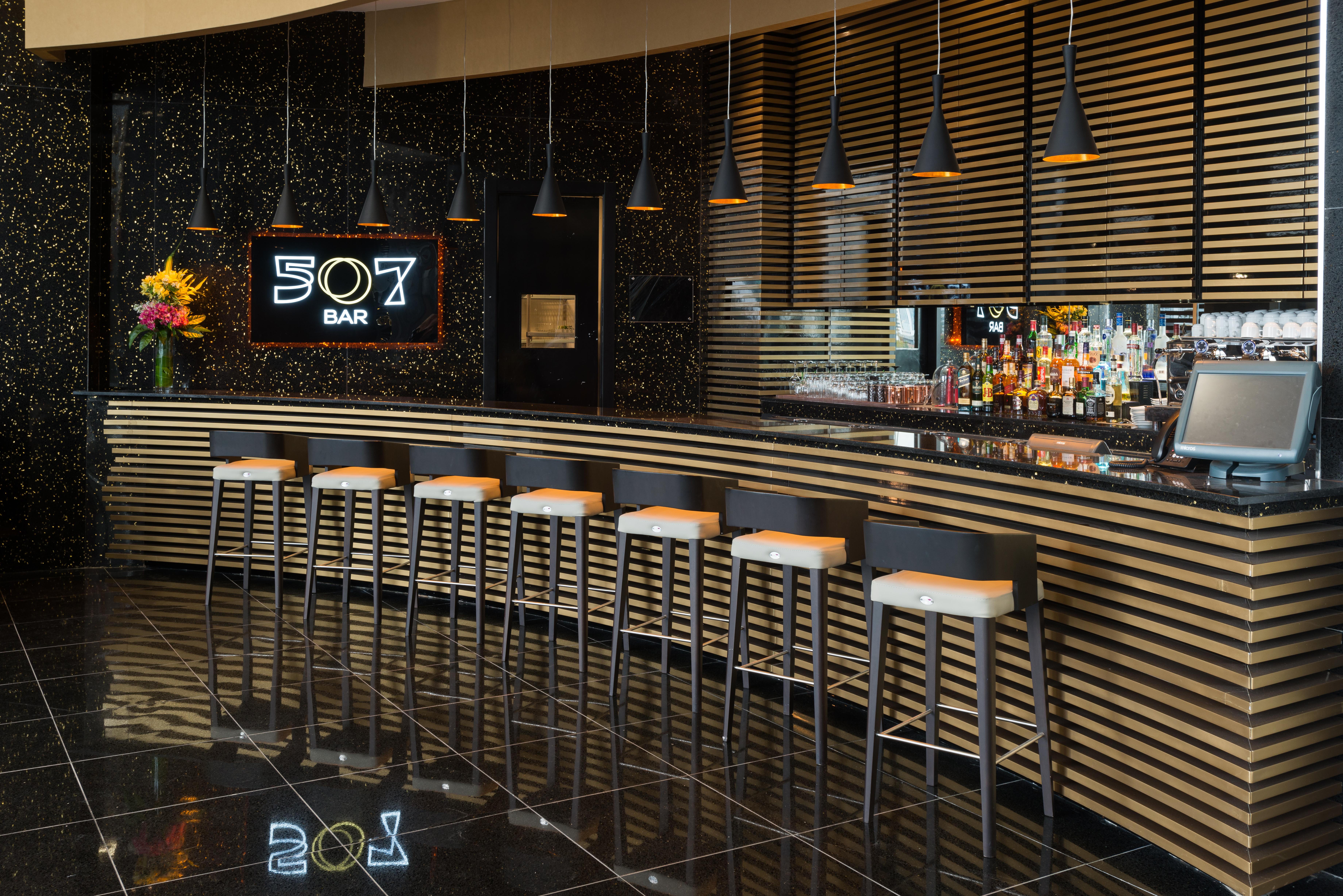 Hotel Las Americas Golden Tower Panama Bagian luar foto 507 Bar