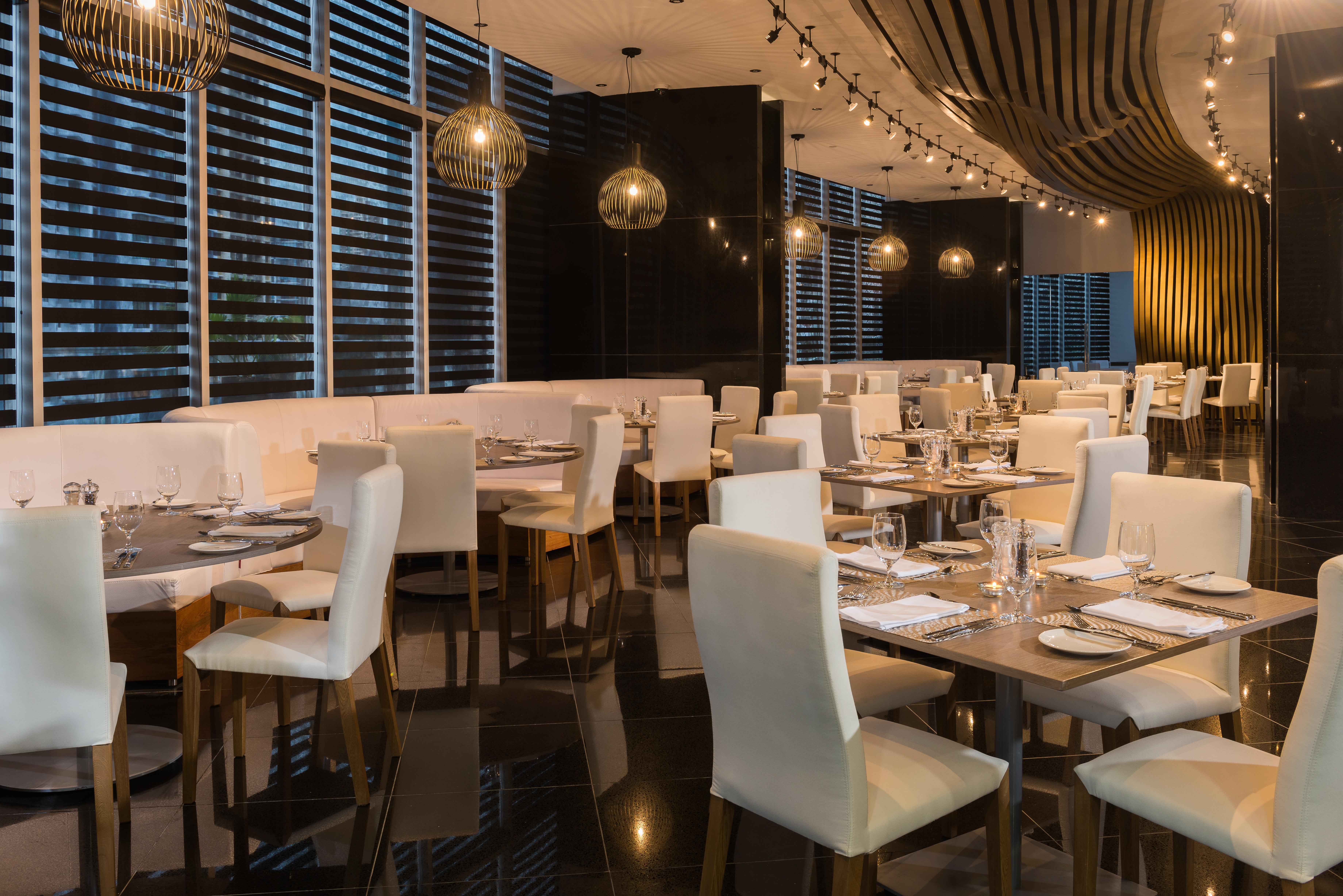 Hotel Las Americas Golden Tower Panama Bagian luar foto The interior of the restaurant