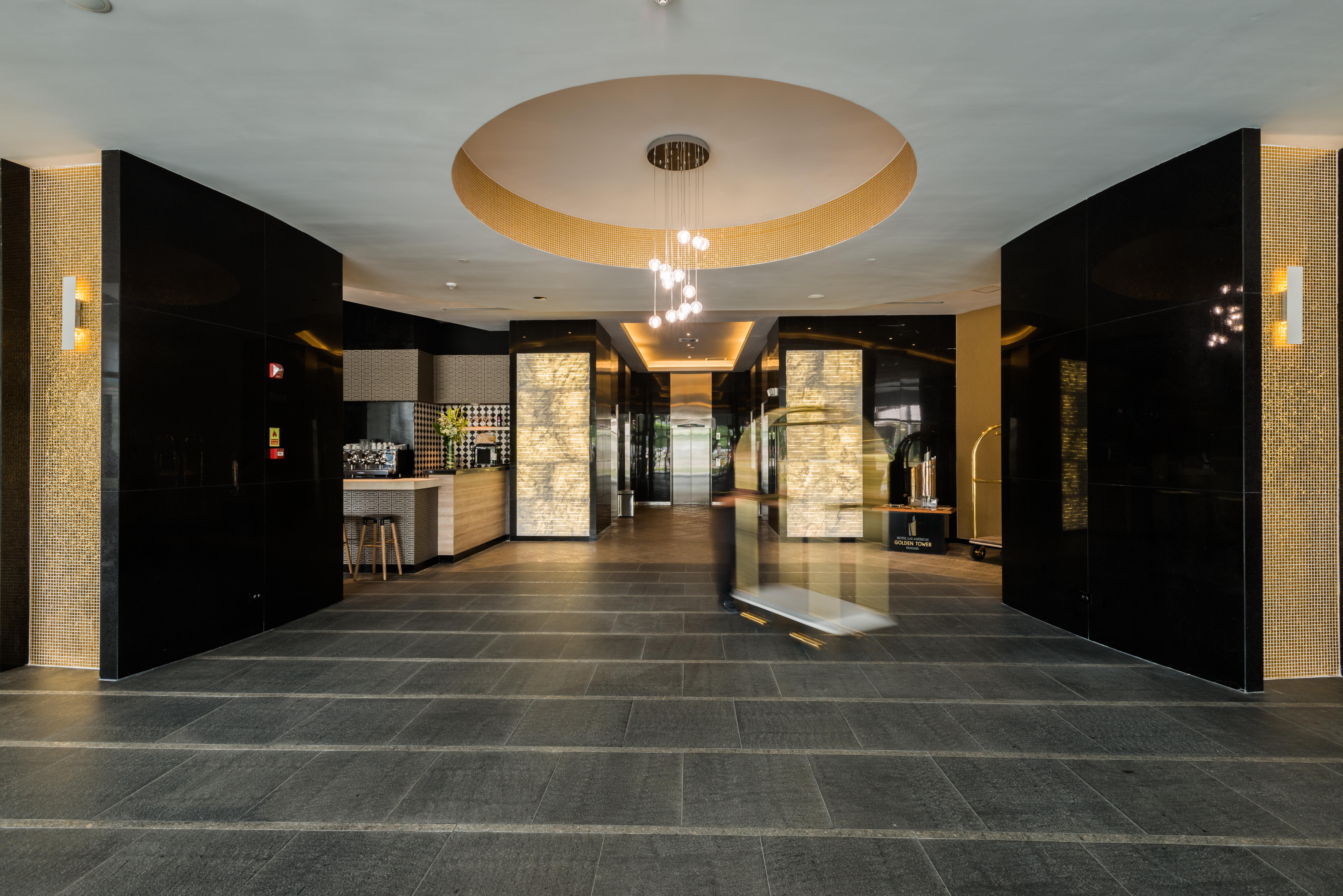 Hotel Las Americas Golden Tower Panama Bagian luar foto The lobby of the hotel