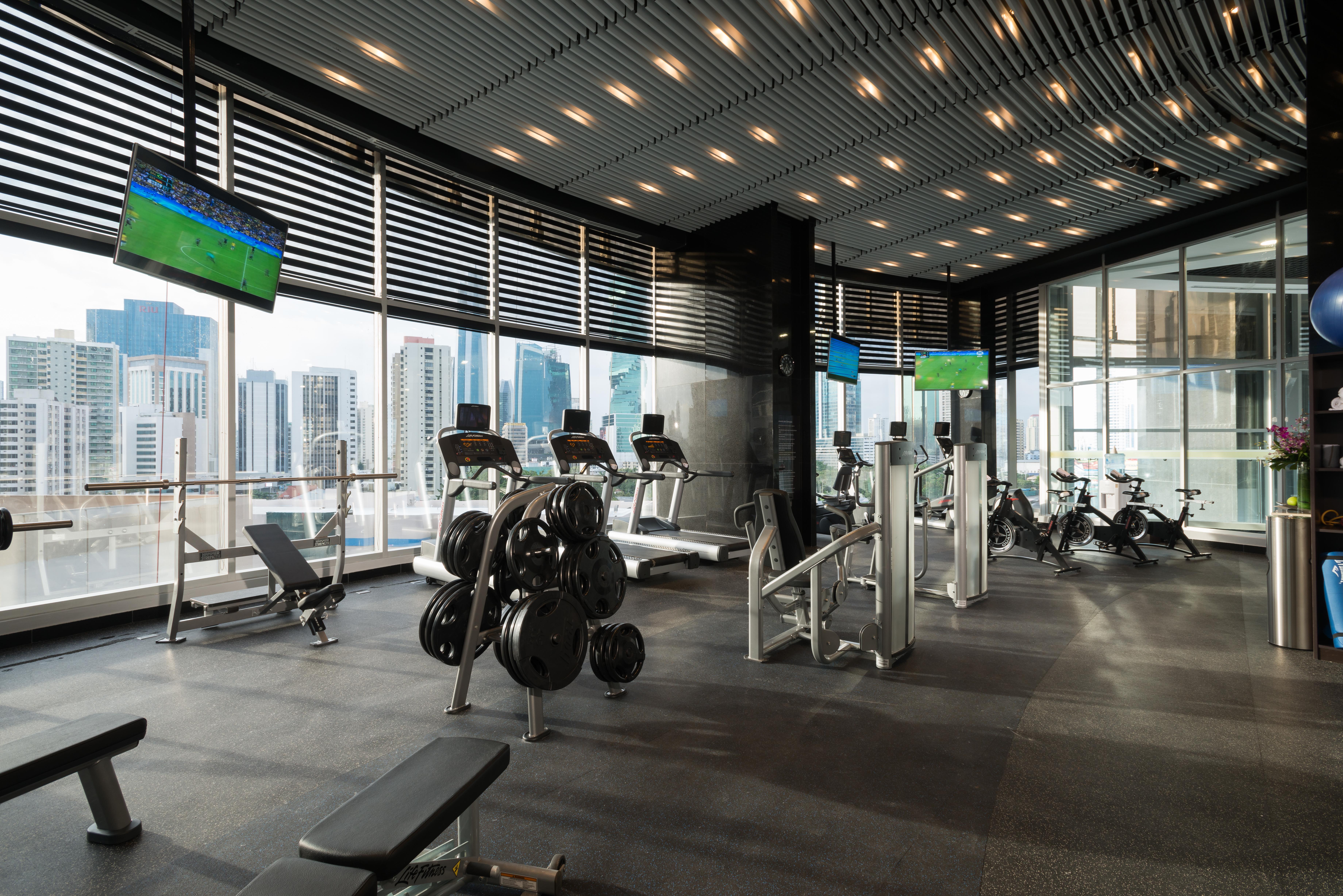 Hotel Las Americas Golden Tower Panama Bagian luar foto The gym at the 101 Tower
