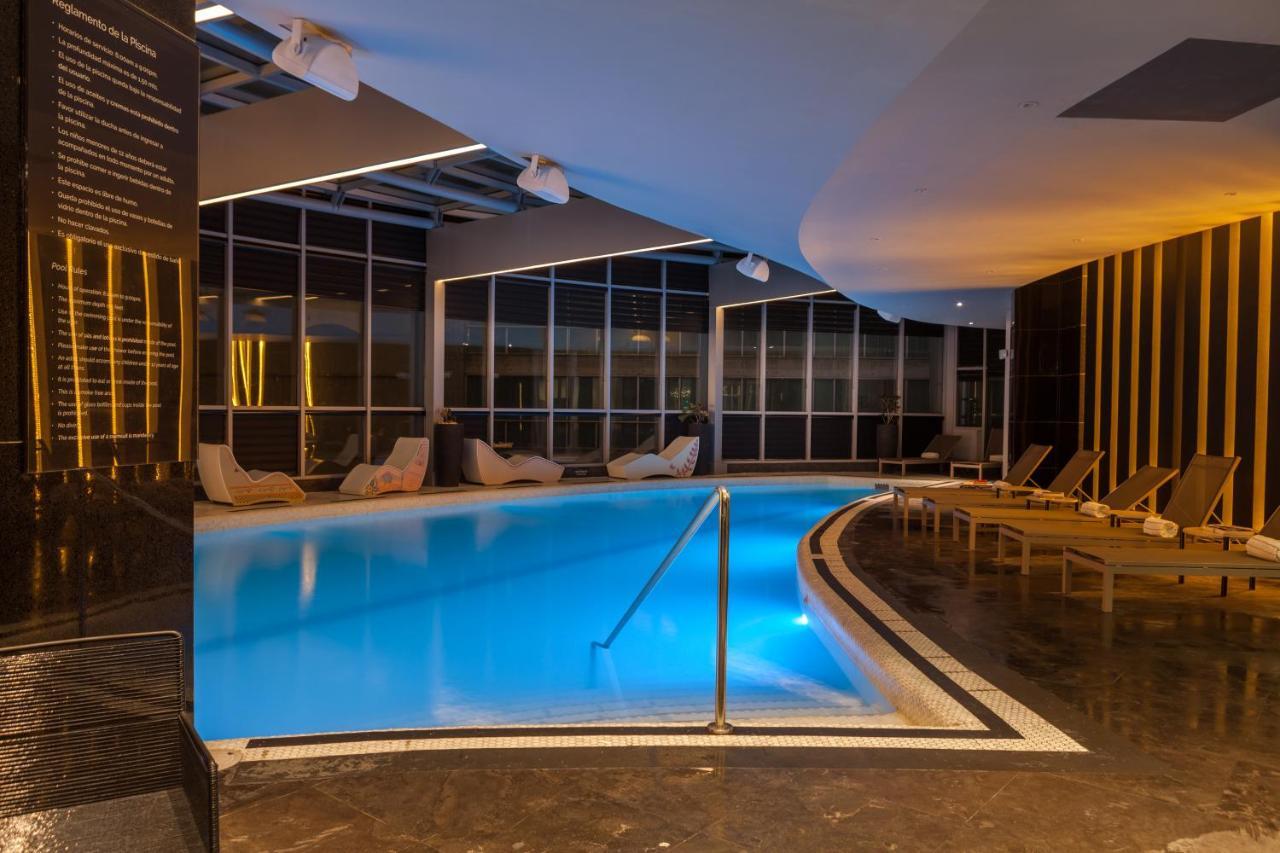 Hotel Las Americas Golden Tower Panama Bagian luar foto Indoor pool